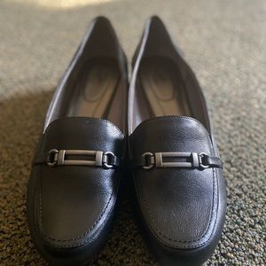 Brand new never worn low heels size 12W